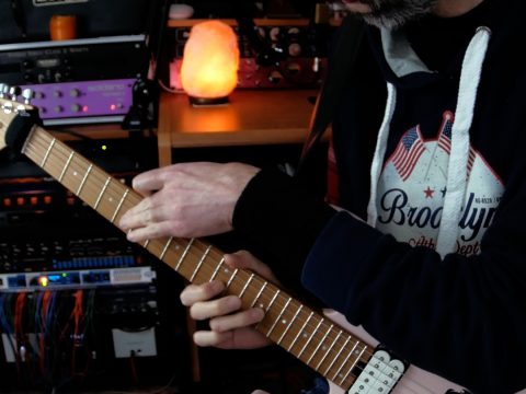 Reverse Hands Tapping Lick in C minor – Giorgio Rovati