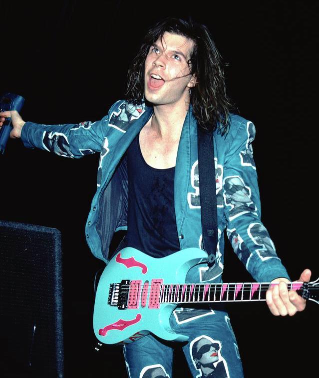 Master of Rock Guitar - Paul Gilbert Licks